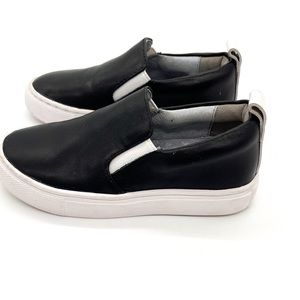 Toddler boys shoes size 24 (US 8)